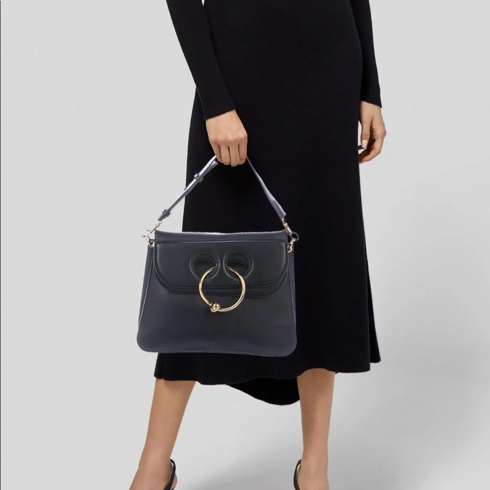 Black shoulder messenger bag - Picture 2 of 16